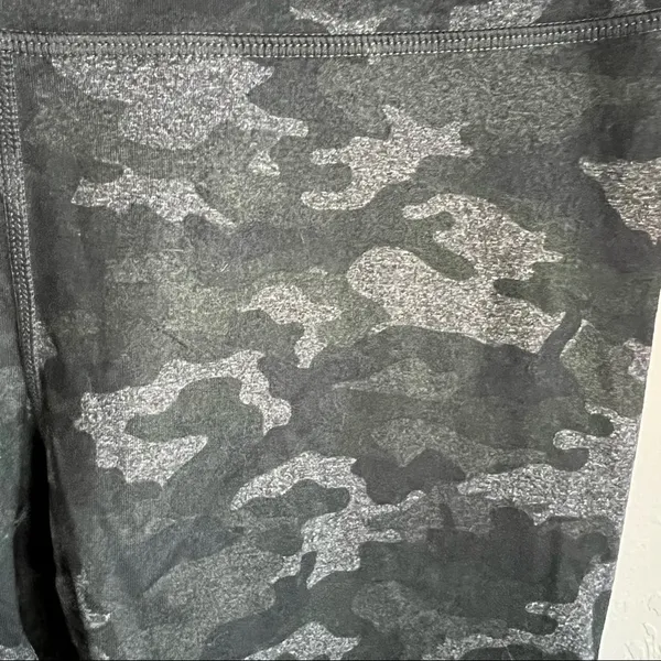 Fabletics Power-hold Black Green Camo 25 in‎ Leggings - Image 8