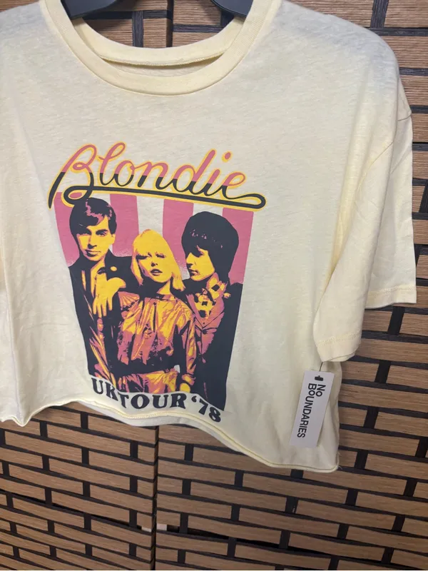 No boundaries Blondie yellow crop tee size medium - Image 3