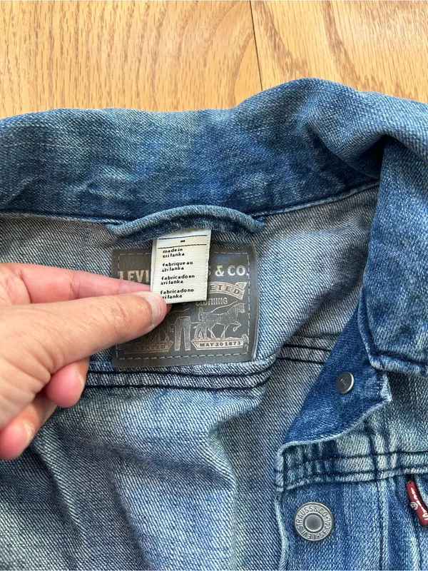 Levi's Original Trucker Denim Jacket Blue‎ Women's Size Medium M 70270-0038 - Image 5