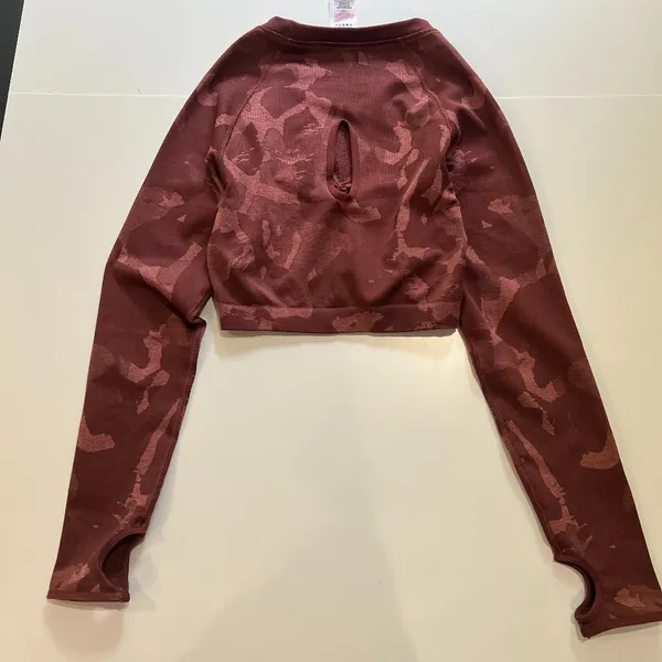 Gymshark Adapt Camo Seamless Long Sleeve Crop Top Size Medium - Image 8