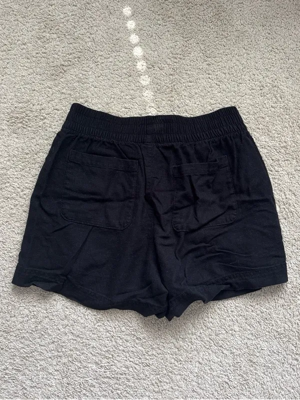 Old Navy Black High-Waist Elastic Shorts - Image 3