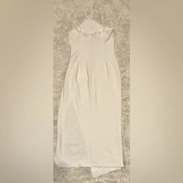 NEW Elliatt Janelle 3d Flower white halter Midi Dress sz L - Image 9
