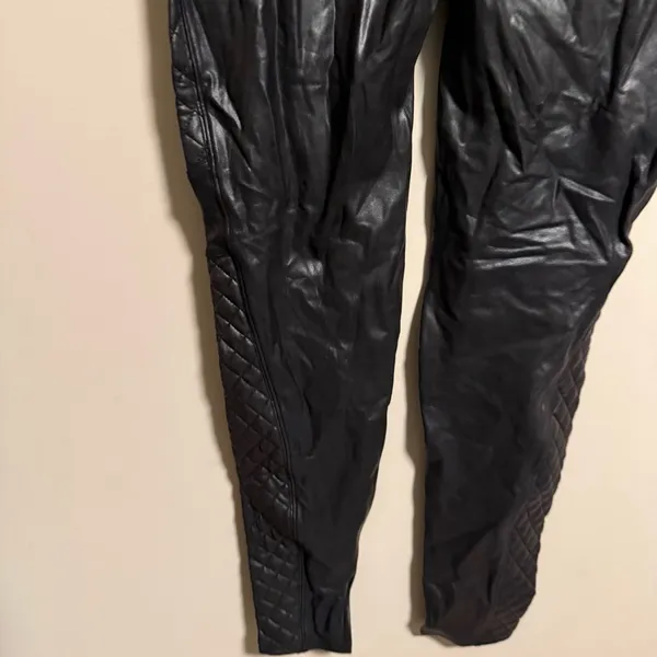 Spanx Faux Leather Quilted Legging in Very Black- Size Large - Image 9