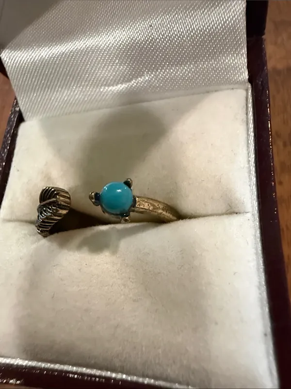 Vintage Adjustable Gold Tone Leaf and Turquoise Cabochon Ring - Image 2