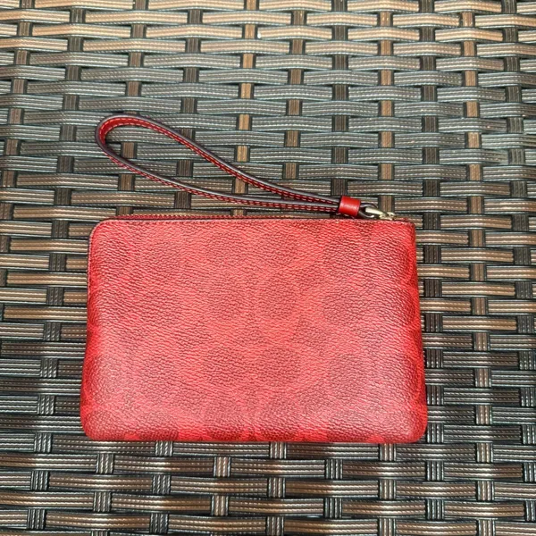 coach Corner Zip Wristlet In Signature Canvas caq75 - Image 2