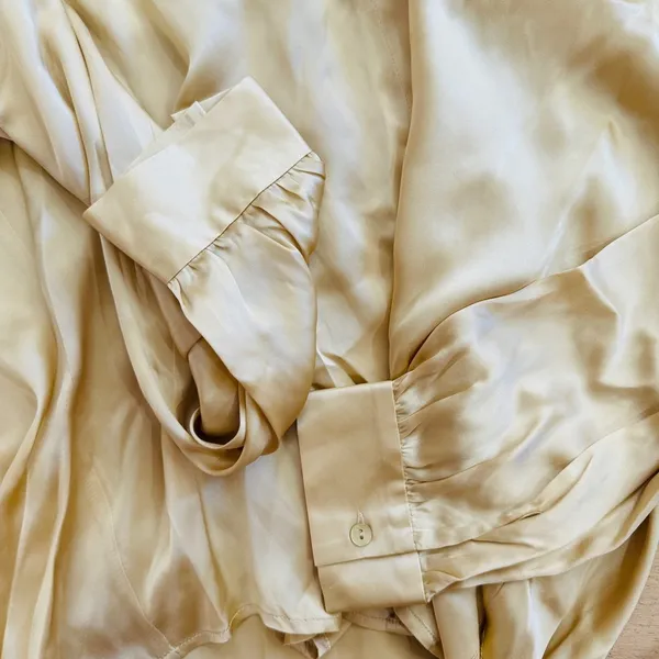L'AGENCE 100% silk charmeuse blouse NEW - Image 10