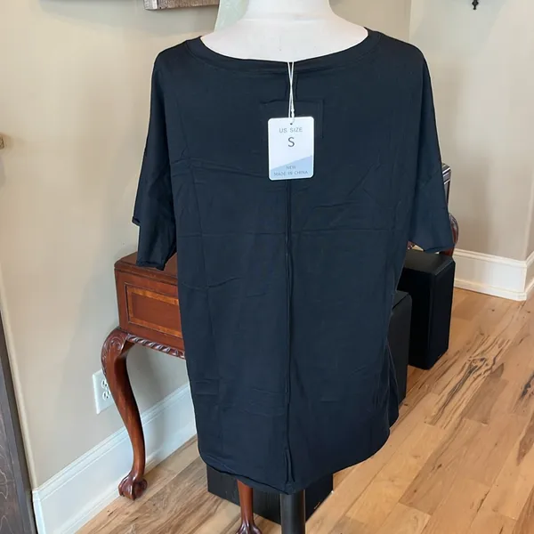 Oversized Solid Black Tee New - Image 4