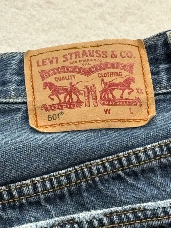 women’s levi’s shorts size W25 - Image 6