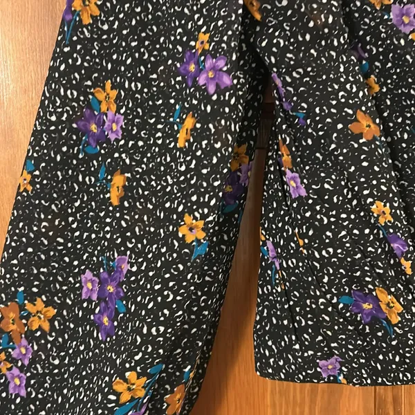 ASTR Black floral Blouse, Medium - Image 7