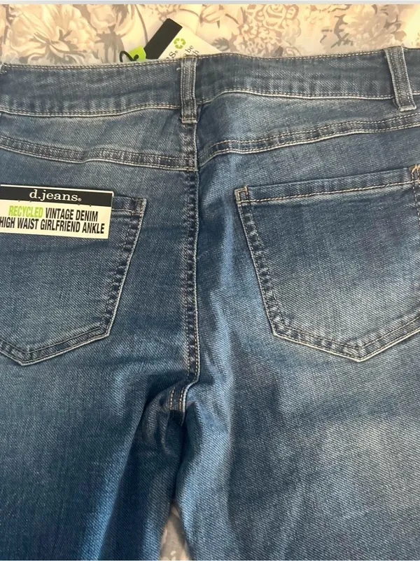 d. jeans High-Rise Medium Blue Vintage Wash Women's Jeans - Image 4