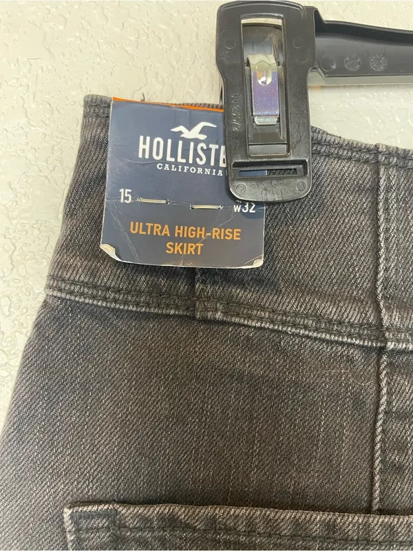 BNWT! Hollister Black High-Rise Button-Front Mini Skirt Size 32 - Image 6