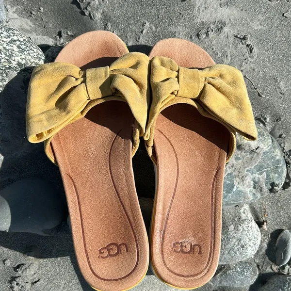 UGG Yellow Bow Platform Sandals Size 6.5 - Image 16