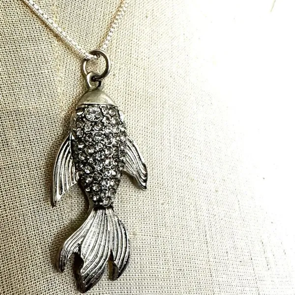 Vintage silver tone fish rhinestone pendant necklace - Image 3