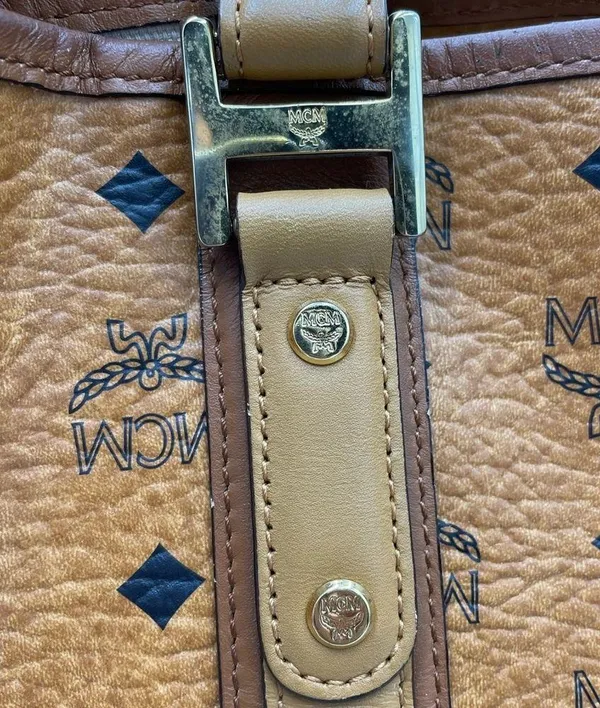MCM VISETOS SHOPPER COGNAC MEDIUM - Image 8