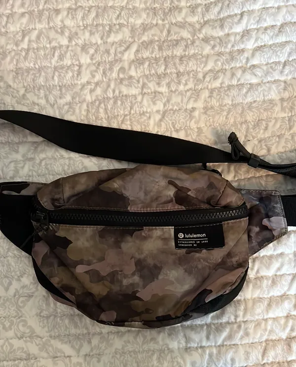 Lululemon Camo Belt Bag - Image 3