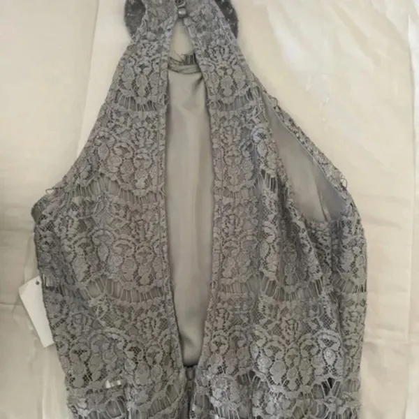 Charlotte Russe Sleeveless Grey Lace Mini Dress Size Small - Image 5