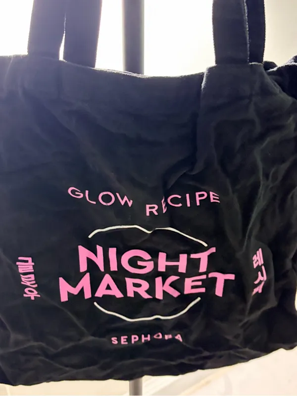 Sephora Black Tote with Pink Korean Script and Logo - Image 3