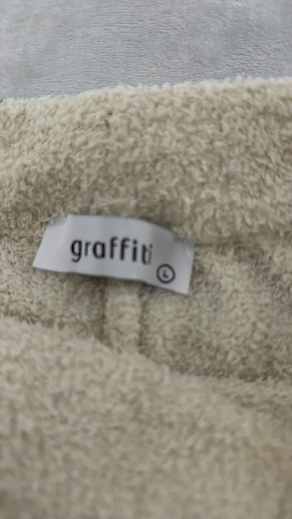 Graffiti white Large sweatpants - Image 4