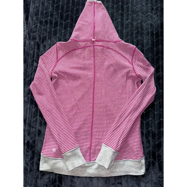 Lululemon In A Cinch Heathered Gray‎ Hoodie Thumbhole Pullover Women's Size 8 - Image 6