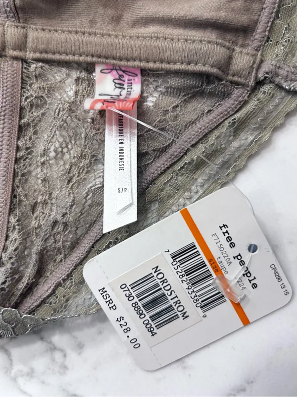 NWT‎ Free People Lace Strapless Bralette Size Small - Image 3