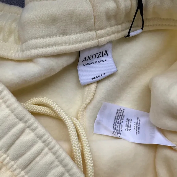 Aritzia Cozy Sweatfleece Boyfriend Lo-Rise Mini Short Lemonade S - Image 3