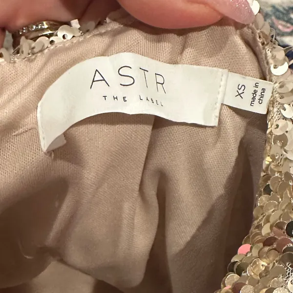 Astr the label Revolve Syriah Gold Sequin One-Shoulder Club Bodysuit Top - Image 4