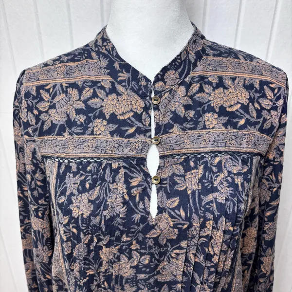 LUCKY BRAND Top Blue Pink Floral Pin-tucked Front Boho 3/4 sleeve shirt size‎ M - Image 5