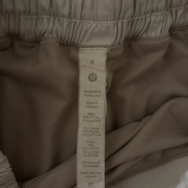 White Lululemon Hotty Hot 2.5" Shorts - Image 2