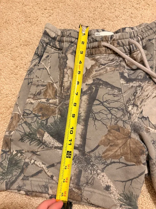 Men's Hollister camo sweat shorts - Image 5