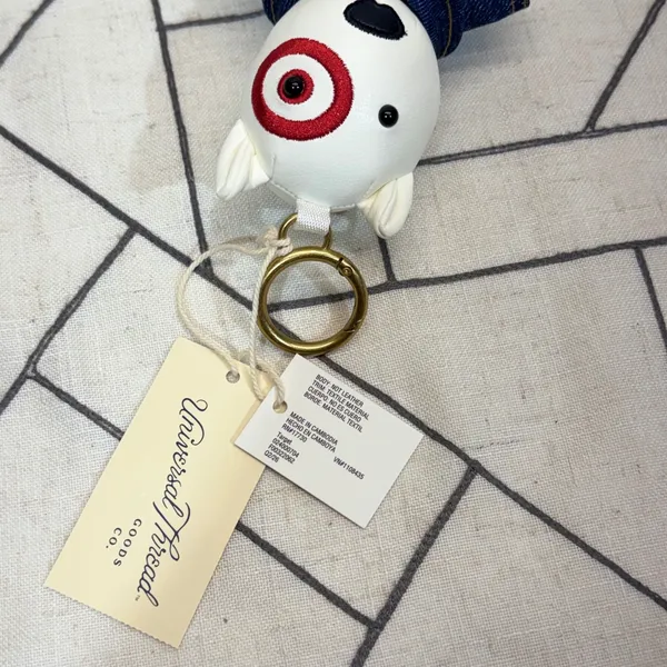 Universal Thread Target Bullseye Dog Keychain Charm OS White Denim Jacket NWT - Image 4