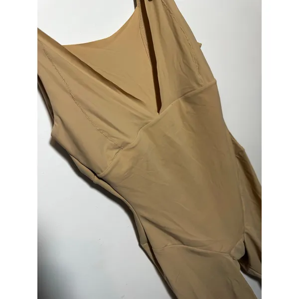 Brand New Maidenform Women's Size Medium Beige One Piece Bodysuit Shapewear - Image 8