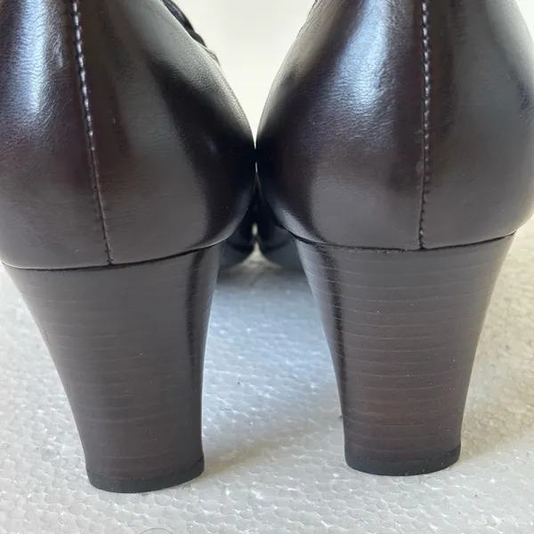 Liz Claiborne Dark Brown Heels size 7 1/2 M - Image 9
