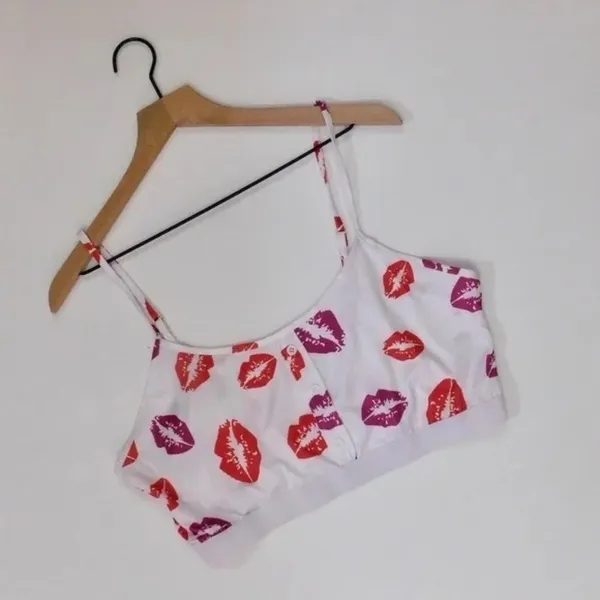 NEW!! HOT LIPS Lipstick Kiss Cropped Loungewear Two Piece Set Top Shorts X-Large - Image 3