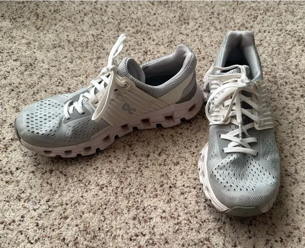 On Cloud Swift Shoes Running - Image 2