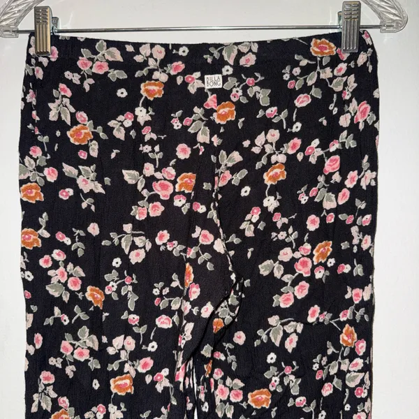 BILLABONG Black floral print flare rayon pants sz S ✨ - Image 4