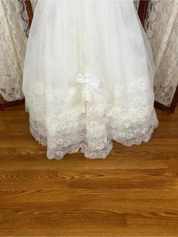 Fabulous Vintage 1950s Tiered Cupcake Lace Wedding Gown - Image 2