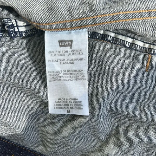 Levi's Women's Studded Denim‎ Trucker Jacket Size M Dark Wash Indigo 77075 - Image 7