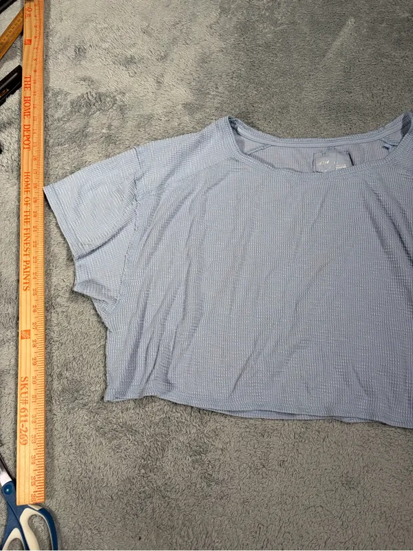 Aerie Light Blue Women's Short Sleeve Crop Top large - Image 2