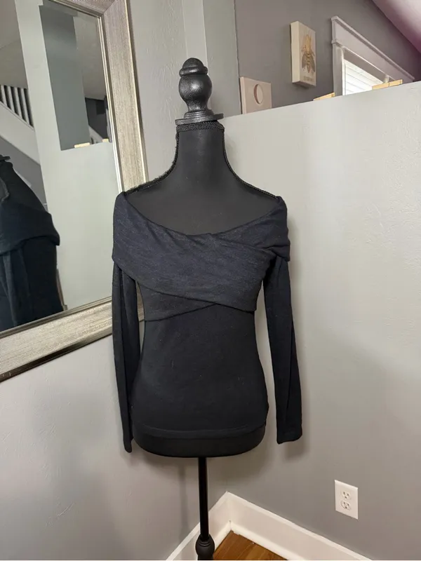 NWT Abercrombie & Fitch off shoulder cozy crossover soft A&F top grey small - Image 3