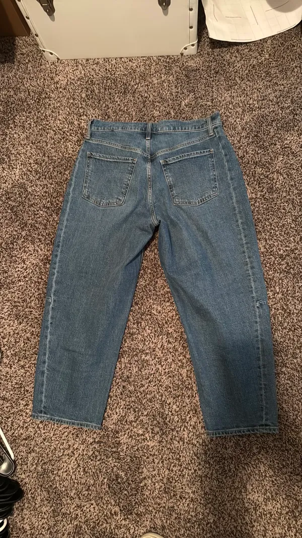 Old Navy Barrel Jeans - Image 3