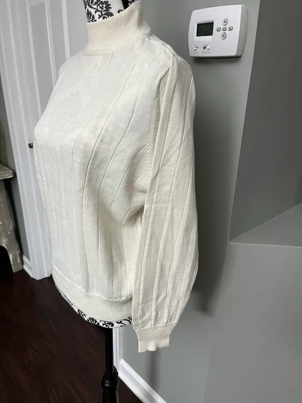 Harvé Benard Sport Size Large Beige Mock Neck Sweater - Image 5