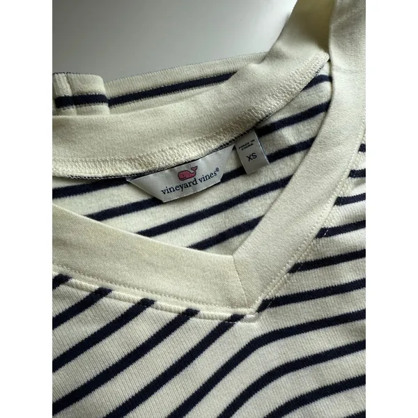 $98 Vineyard Vines White Navy striped Vneck Sweatshirt tee - XS - Image 7