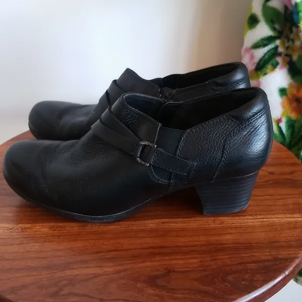 CLARK heel size 7.5 women’s black low shooties academia - Image 6