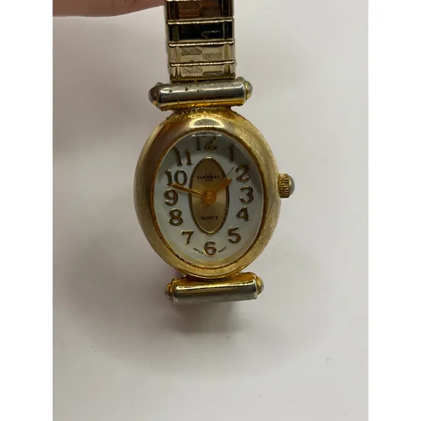 EXPRESS Timeless Gold Tone Oval Face Expandable Bracelet Quartz‎ Watch Japan Movement - Image 5