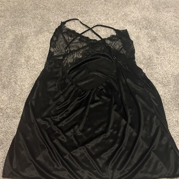 Sleek Black Lace and satin Chemise - Image 3