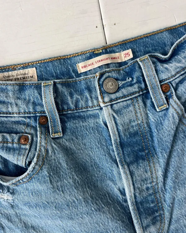 Levi’s Ribcage Straight Ankle Jeans 25 - Image 5
