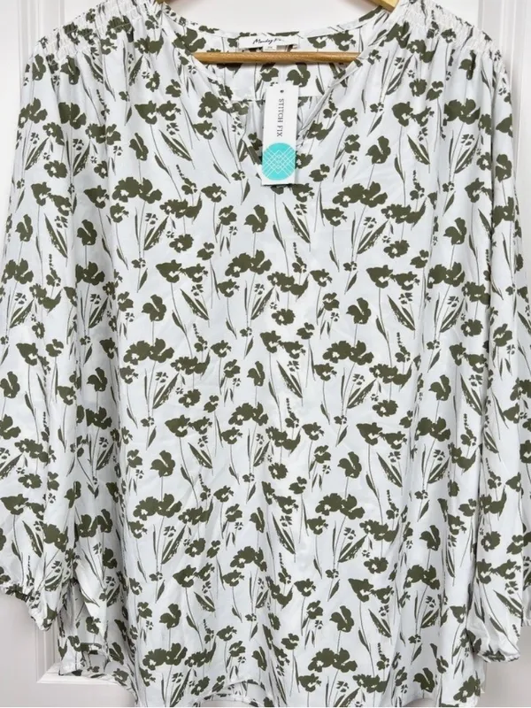 Monday Fun Kinny Split Neck Smocked Shoulder Blouse Green Size 2X - Image 2