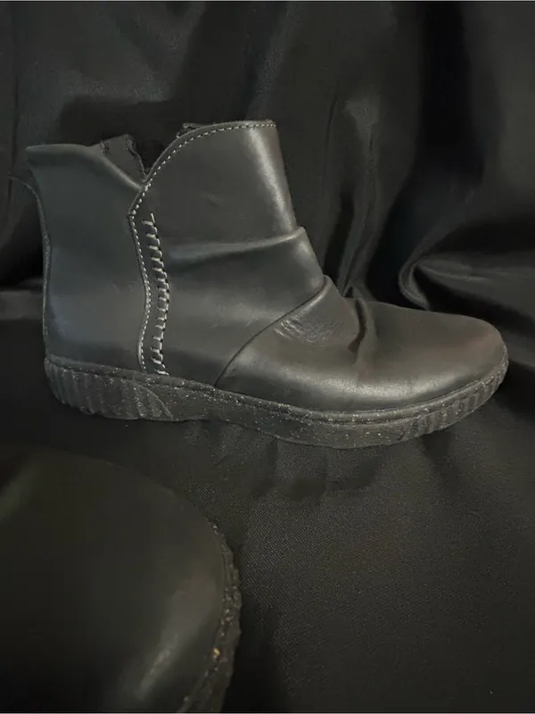 Clark’s Women’s Black Ankle Boots with Side Zip SZ 8 - Image 5