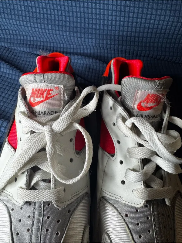 Nike Air Hurrache White Sneakers with Bright Red Accents - Image 7