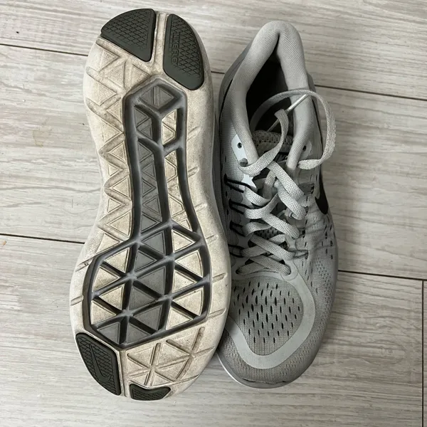 Nike Flex 2017 RUN woman’s Size 6.5 Pure Platinum Gray sneakers - Image 6